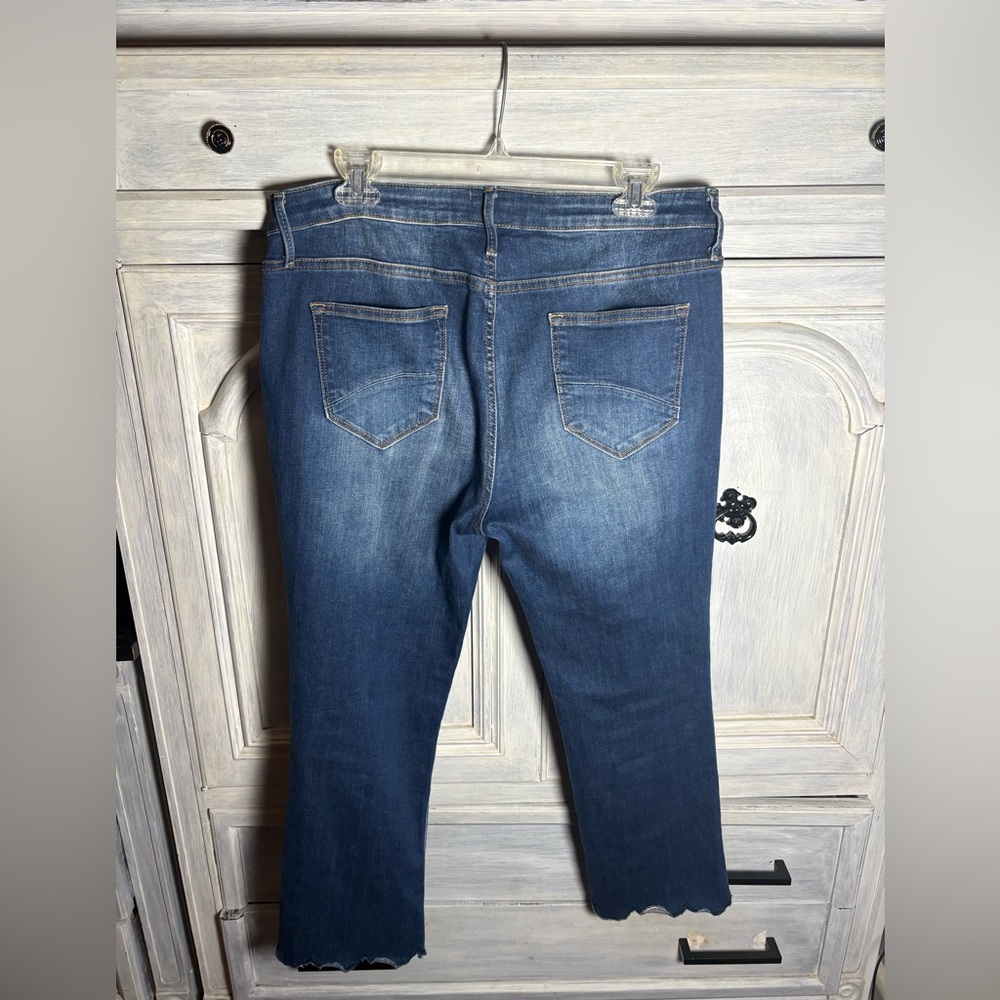 Driftwood Medium Candace Cropped Scalloped Hem Jeans Dainty Feminine Classic Fit - Picture 9 of 10